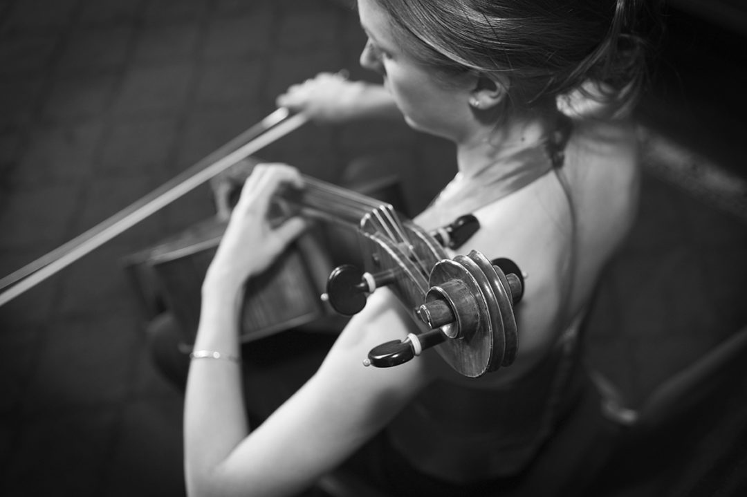 Lucinda - Cellist